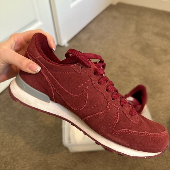 Nike Burgundy Suede with Wolf Grey heel clip. - Picture 5 of 8